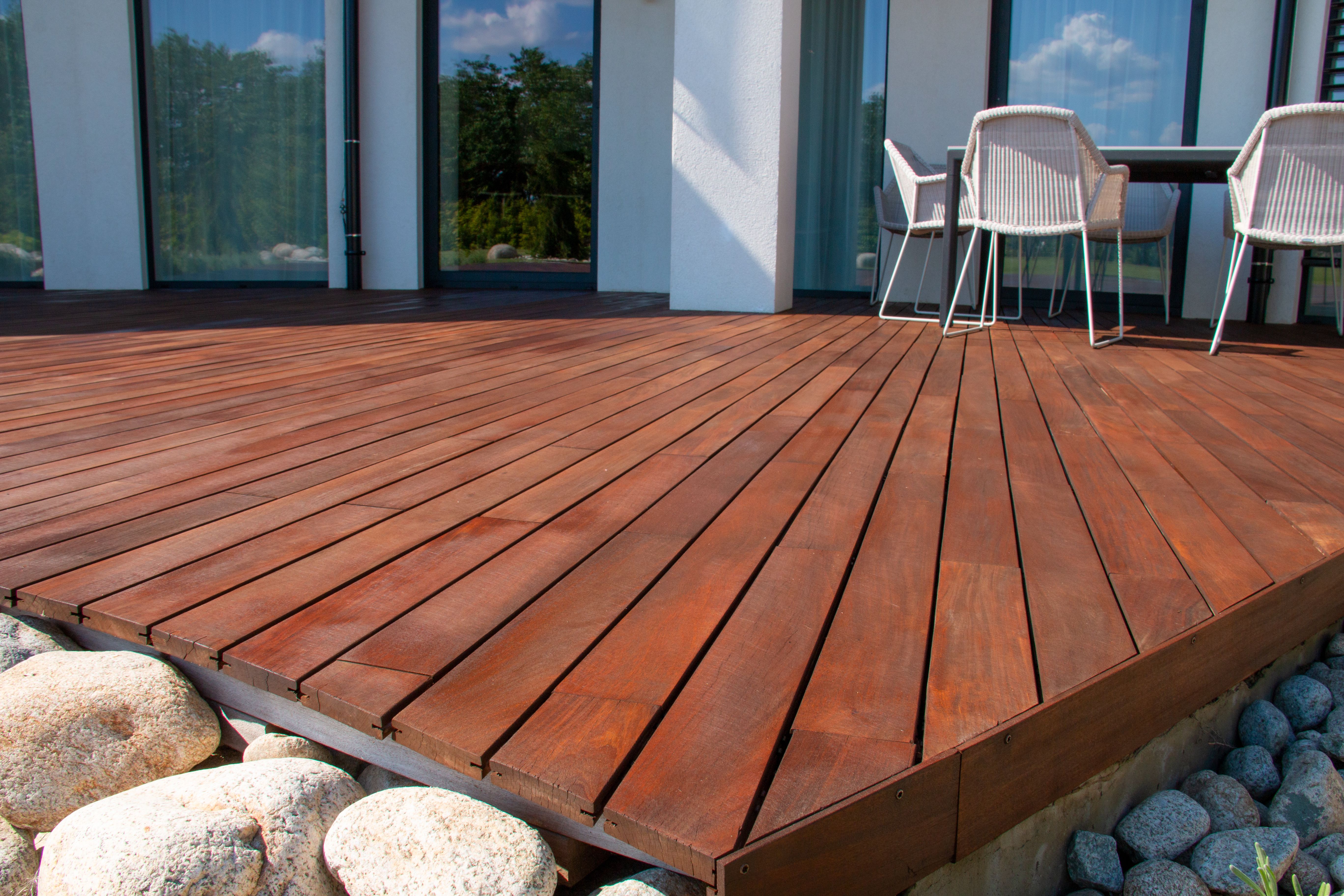Comparing Wood Decks to Composite Options: What’s Best for You?